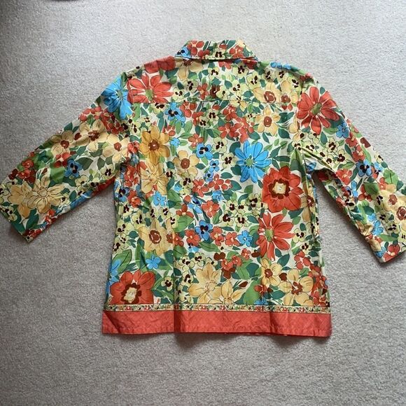 Van Heusen 🌼 Floral Top! - Picture 9 of 10